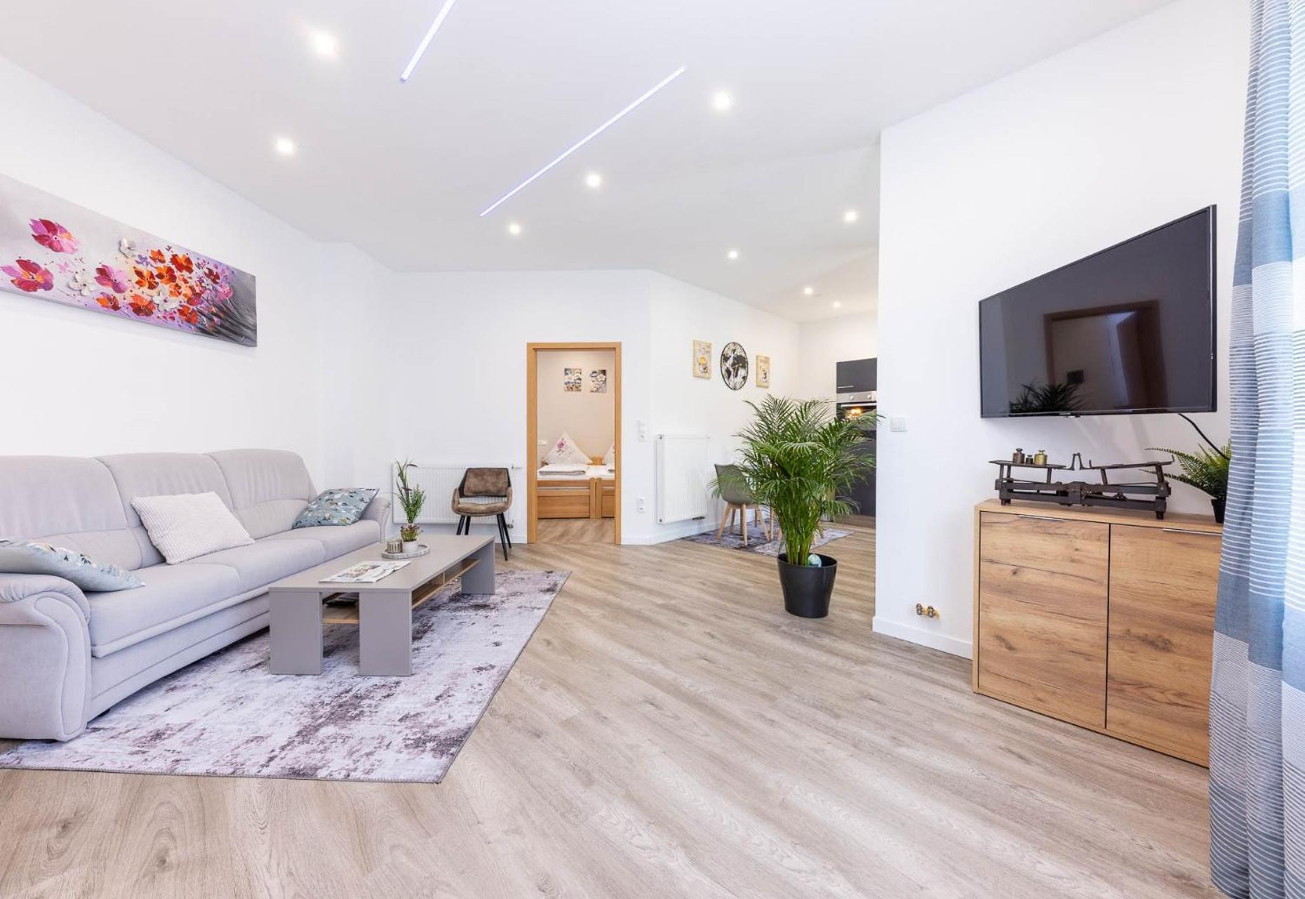 Neu I Ferienwohnung Jasmin Andernach Exteriör bild